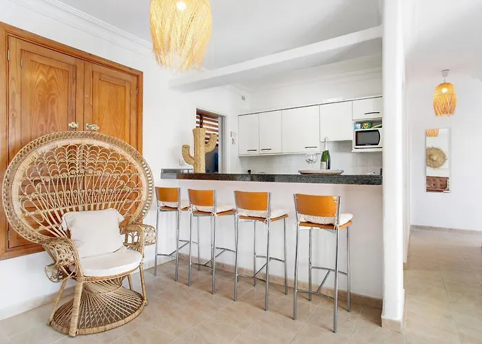 Perla Del Playa Grande Tías